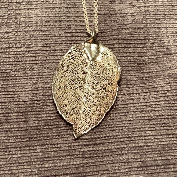 Leaf pendant silver necklace - Picture 2 of 3